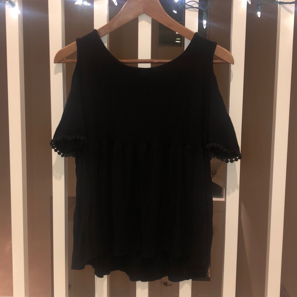 Women’s black flowy shirt with cutout shoulders